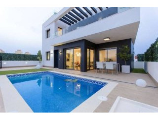 3 Bedroom 4 Bathroom Villa In..