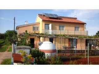 PULA, KUĆA 160 M2 S VRTOM 570 M2, 150.000€, PRILIKA!
