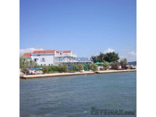 Zadar, Ražanac, villa sa 17 stanova, 1.red
