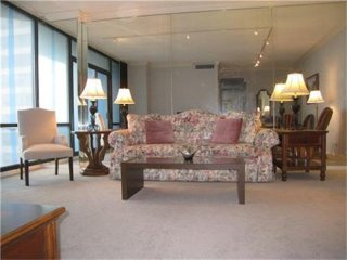 2 bedroom Flat For Sale: 14 Greenway..