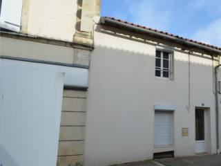 Great value Ruffec townhouse with..