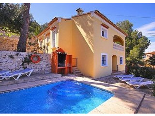 4 Bedrooms - Villa - For Sale