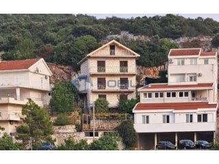 Neum, kuća 330 m2 sa 240 m2 zemljišta, 40 m od mora
