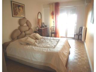 Impressive two bed in Gambetta