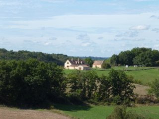 Beautifully situated 5 bedroom..