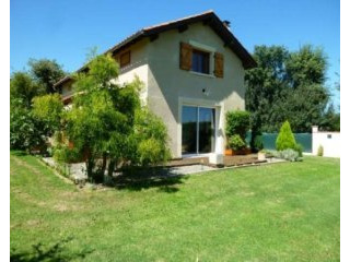 Well restored country cottage in pretty..