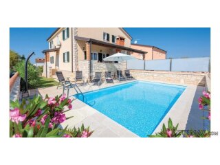 Atraktivna dvojna kuća 300 metara od mora, Umag okolica
