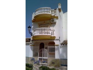 5 bedroom, 3 bathroom Townhouse, (build..