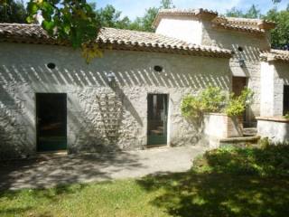 House in Stunning Hamlet Location