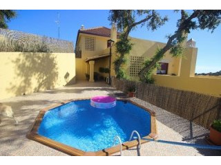 2 Bedroom Middle Floor Apartment