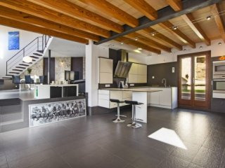 Modern Spacious House At The Outskirts..