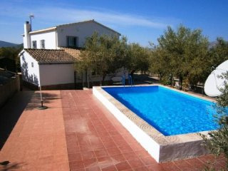 Beautifully Presented 4 Bedroom Country..