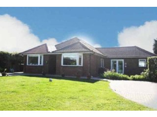 4 bedroom, Detached Bungalow house for..