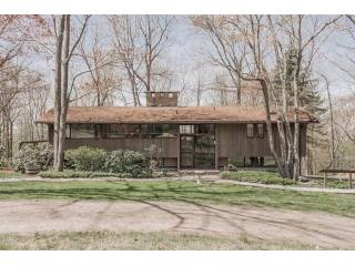 3 bedroom Residence For Sale: Pawling..