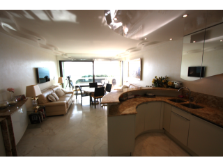 A delightful 4th floor, 2 bed..