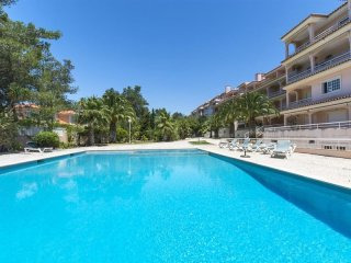 3Bed Cascais Apartment with Shared..