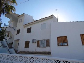 2 bed 1 bath top floor modern apartment..