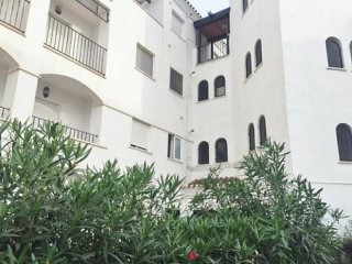 2 BED APARTMENT WITH COMMUNAL POOL