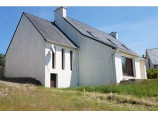 5 Bed Lake Side Property