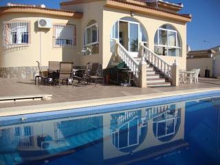 4 Bedrooms - Villa - Alicante - For Sale