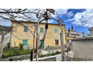 LIJEPA DVOJNA KUĆA ZA RENOVACIJU S POGLEDOM NA MORE, OKOLICA