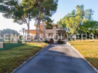 Stunning detached villa in Los Balcones