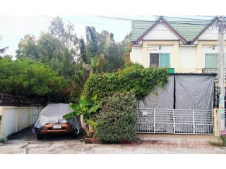 2 Bedroom House for sale in East..