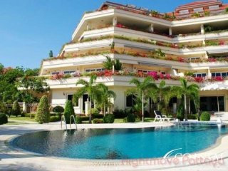 3 Bedroom Condo for sale in Pratumnak -..