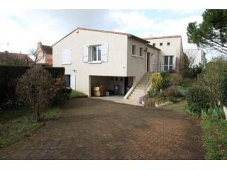 4 bedroom House For Sale: 86000 POITIERS