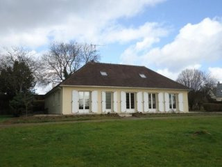 Traditional Detached House with Garden