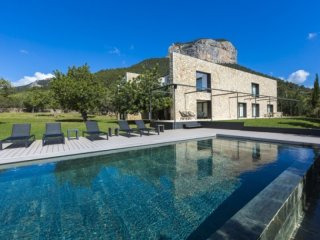 Magnificent Estate In An Unique..