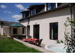 Stunning Family Home in Nice Longere