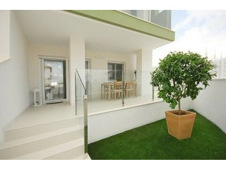 * 800 Metres to the Beach - 2 Bed 2..