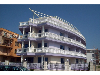 Apartments with prime location, second..