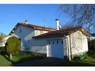 Bungalow with garden and garage in..