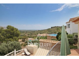 Well maintained villa with panoramic..