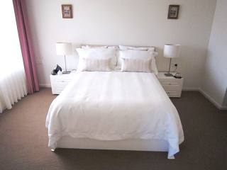 Refurbished serviced apartment in a..