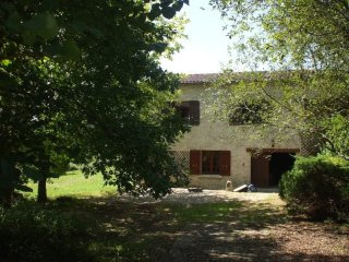 Situated 10 Minutes From Bergerac Town..