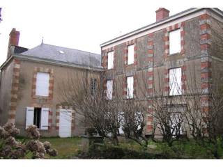 Maison de Maitre with Income Potential