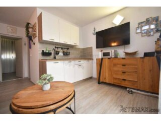 Prekrasan apartman s terasom na 200 metara od mora! Otok..