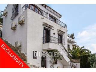 3-Bedroom Townhouse with stunning sea..