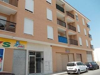 * LARGE 3 BED TOWN APARTMENT