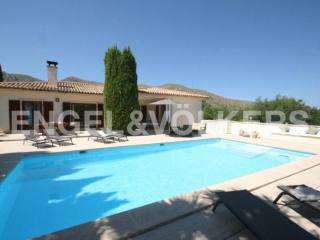 Mediterranean house with views of..