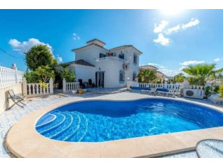 3 Bedroom 2 Bathroom Villa In Ciudad..