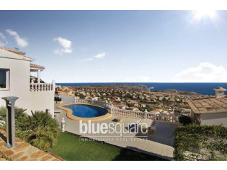 Luxury 5 bedroom villa with amazing sea..