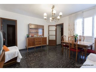 Big flat for sale, to update your..