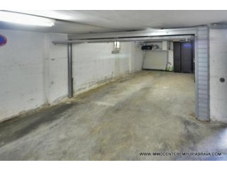 EMPURIABRAVA: Double garage of 26,5 m2