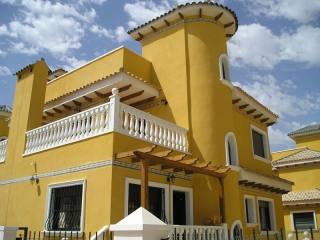 2 Bedrooms - Semi Detached - Alicante -..