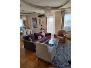 Na prodaju duplex u centru Indjije