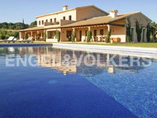 Elegant finca in the golf resort La..